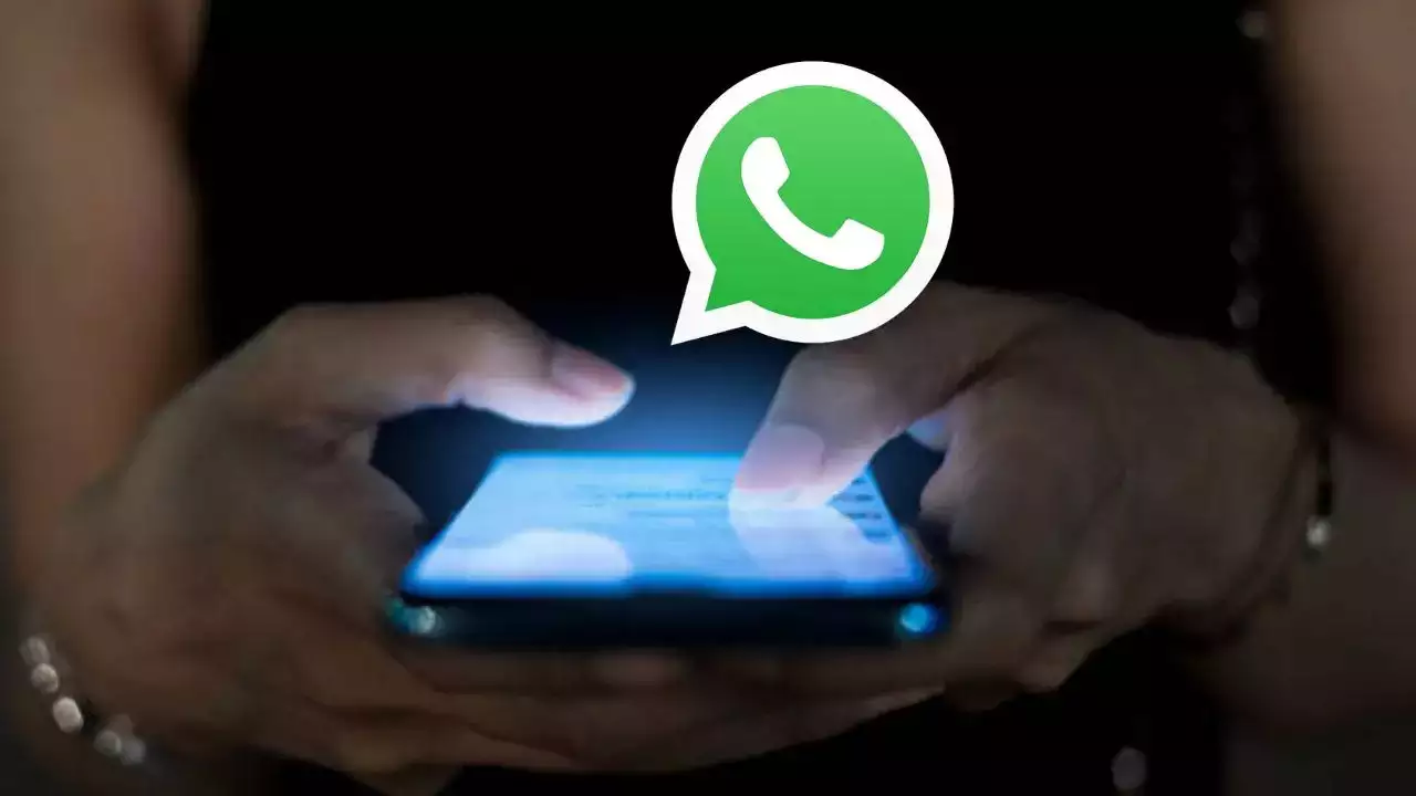 WhatsApp introduces a new version for iOS users; now add AR effects and more to the camera
