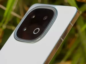 iQOO 13 power button and volume rocker