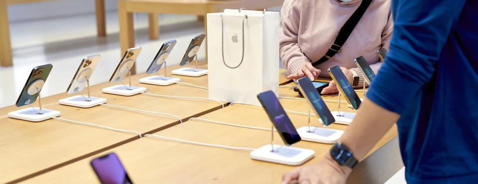 Trump Says Cook Shifting Apple Manufacturing from Mexico to US